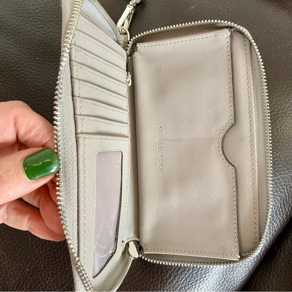 Michael Kors Zip Wallet Giftables Ash Grey Leather Large Flat Mf Phone Case - Picture 6 of 7